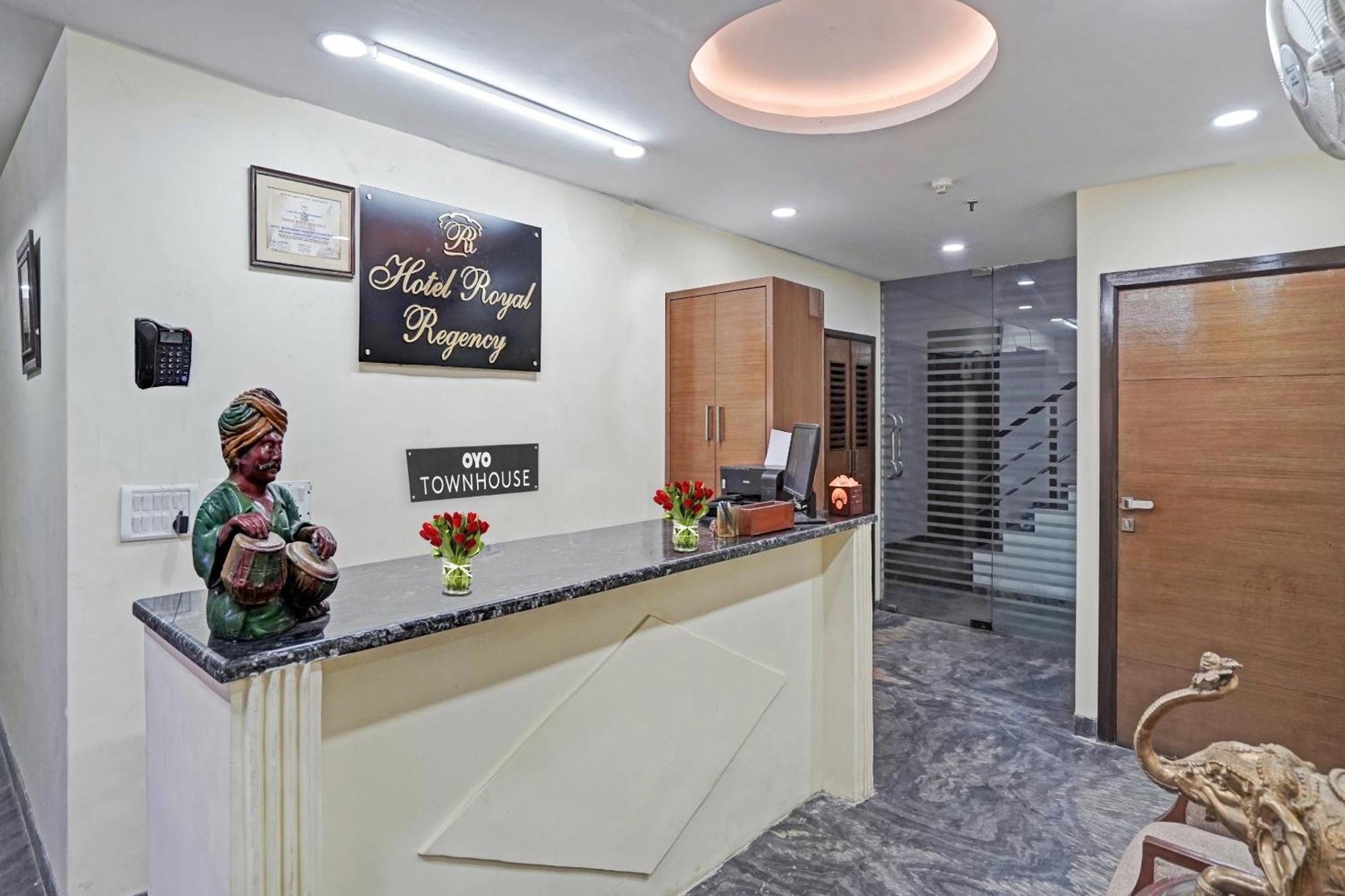 Hotel O Royal Regency Ghaziabad Esterno foto
