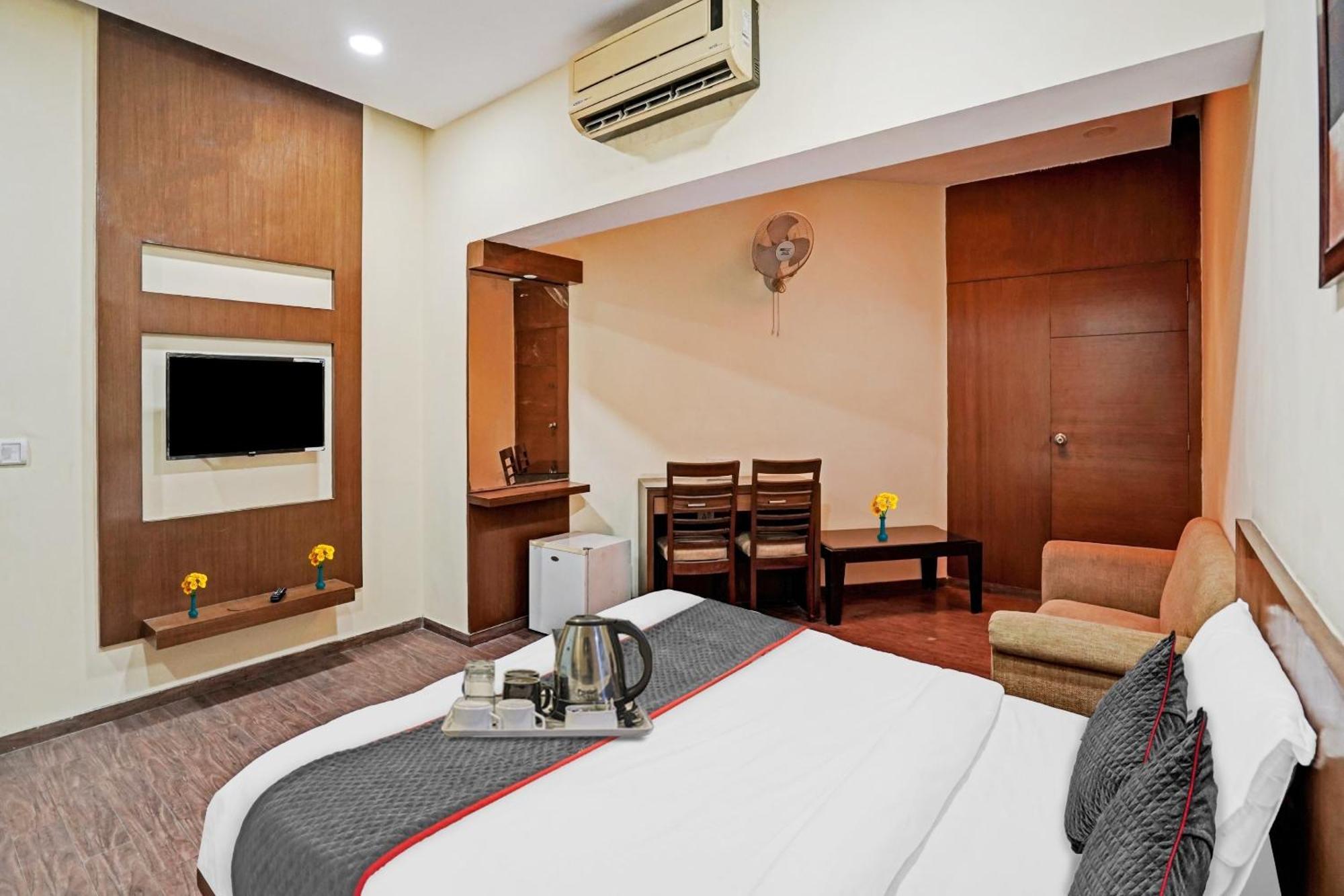 Hotel O Royal Regency Ghaziabad Esterno foto