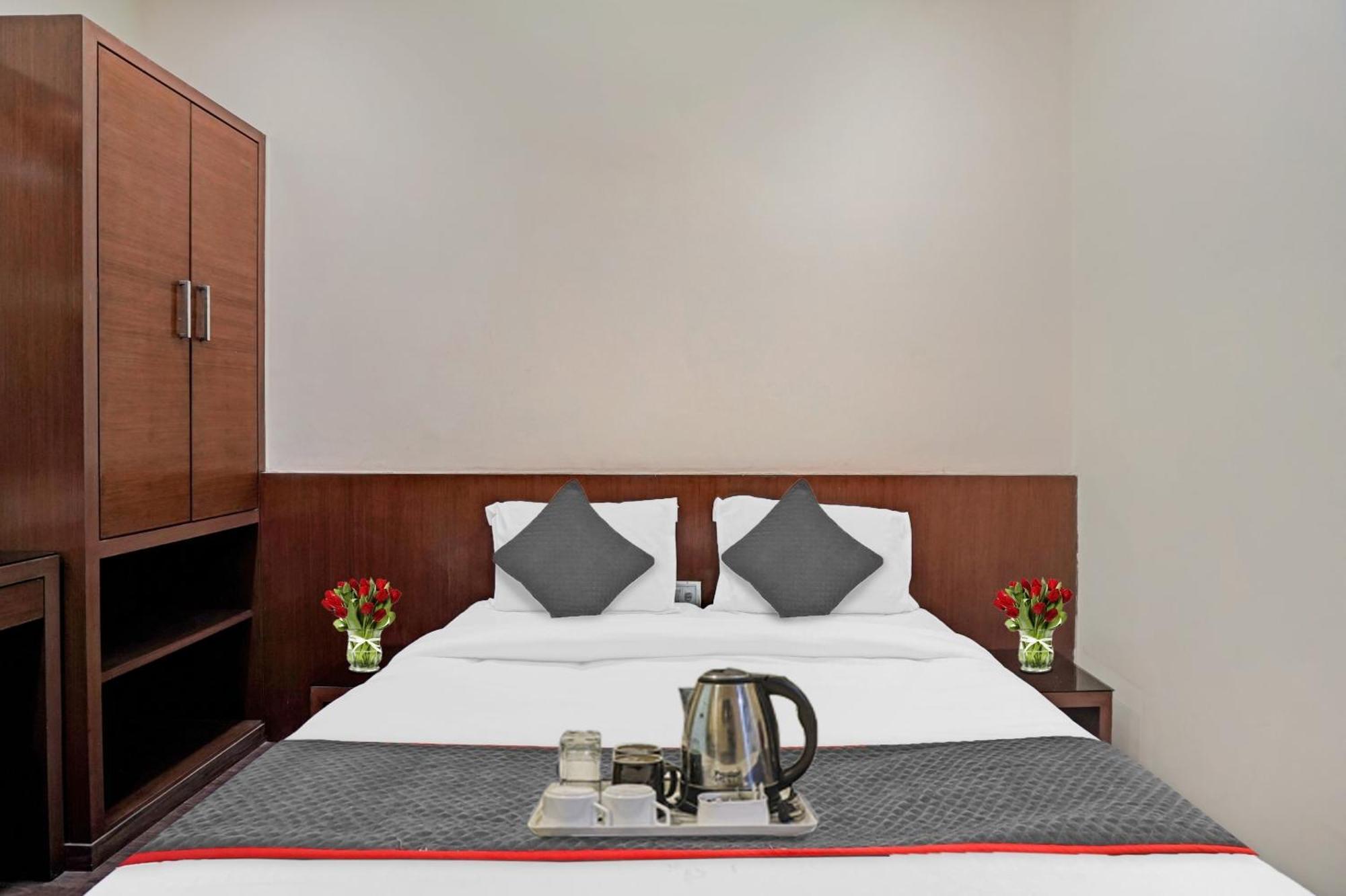 Hotel O Royal Regency Ghaziabad Esterno foto