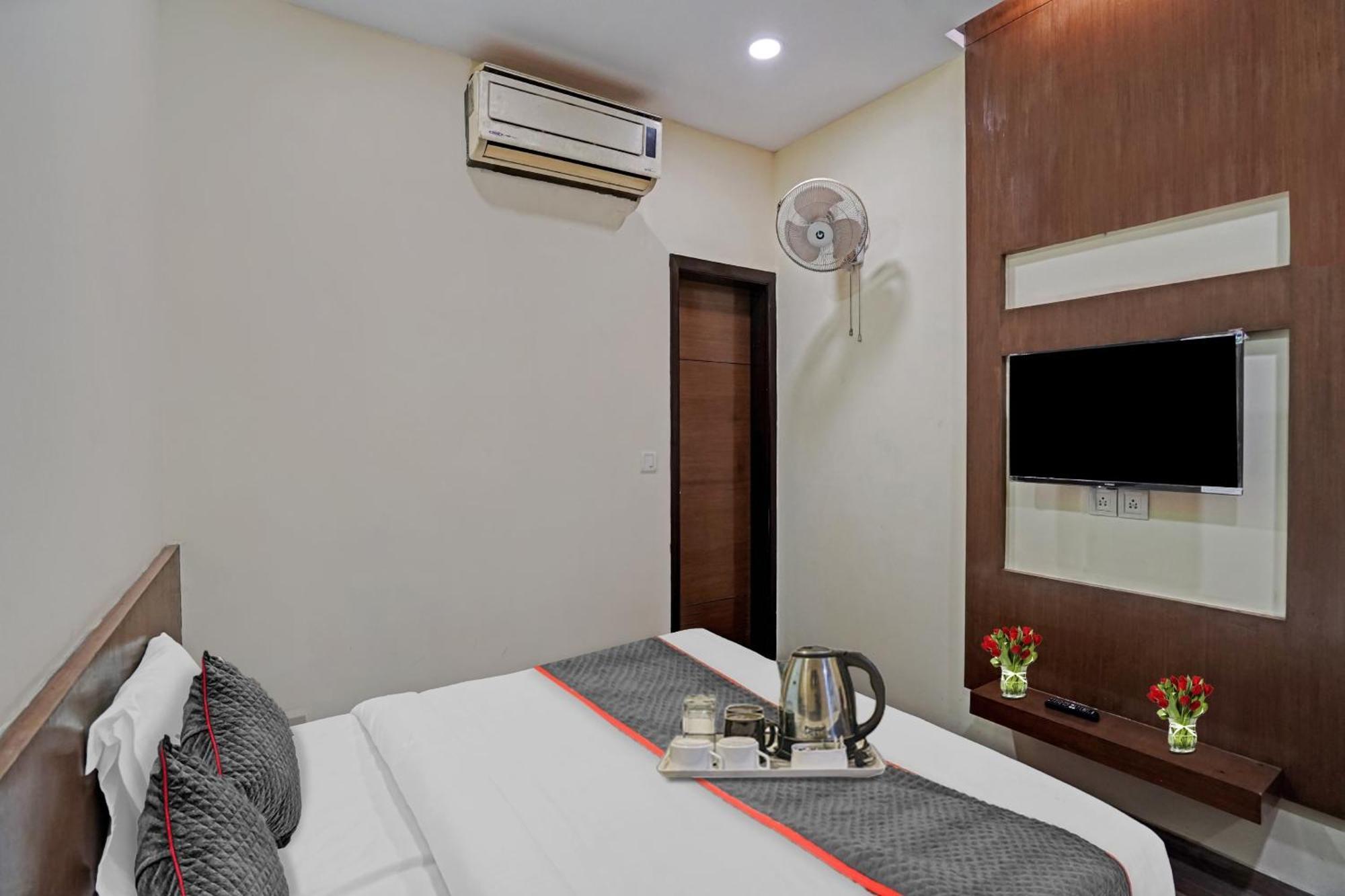 Hotel O Royal Regency Ghaziabad Esterno foto