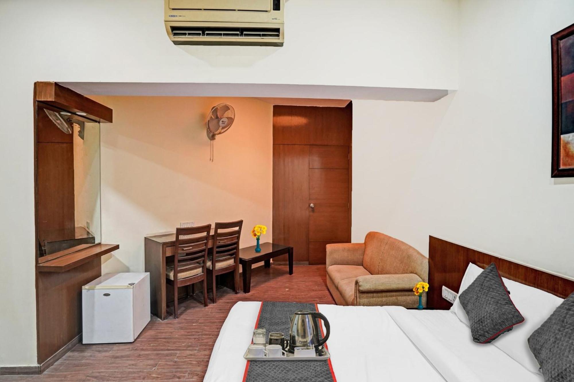 Hotel O Royal Regency Ghaziabad Esterno foto
