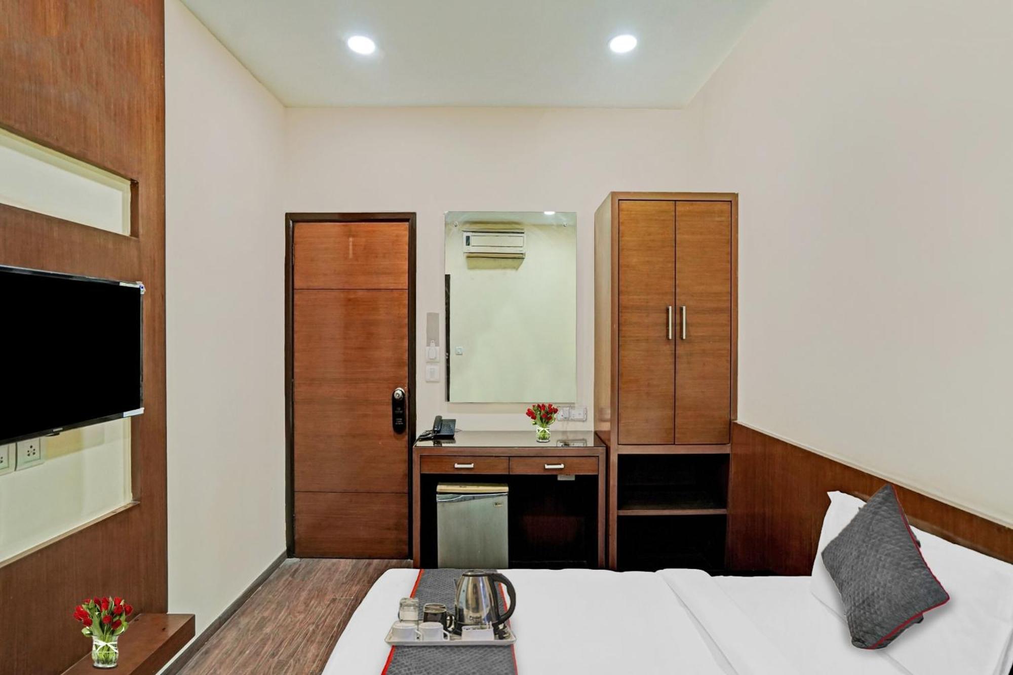 Hotel O Royal Regency Ghaziabad Esterno foto