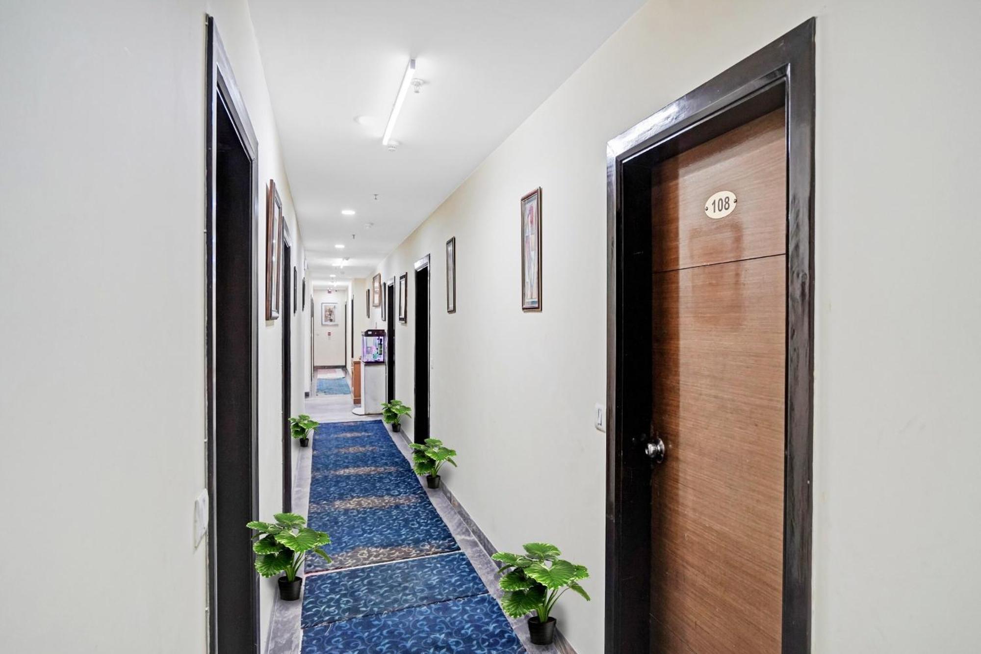 Hotel O Royal Regency Ghaziabad Esterno foto