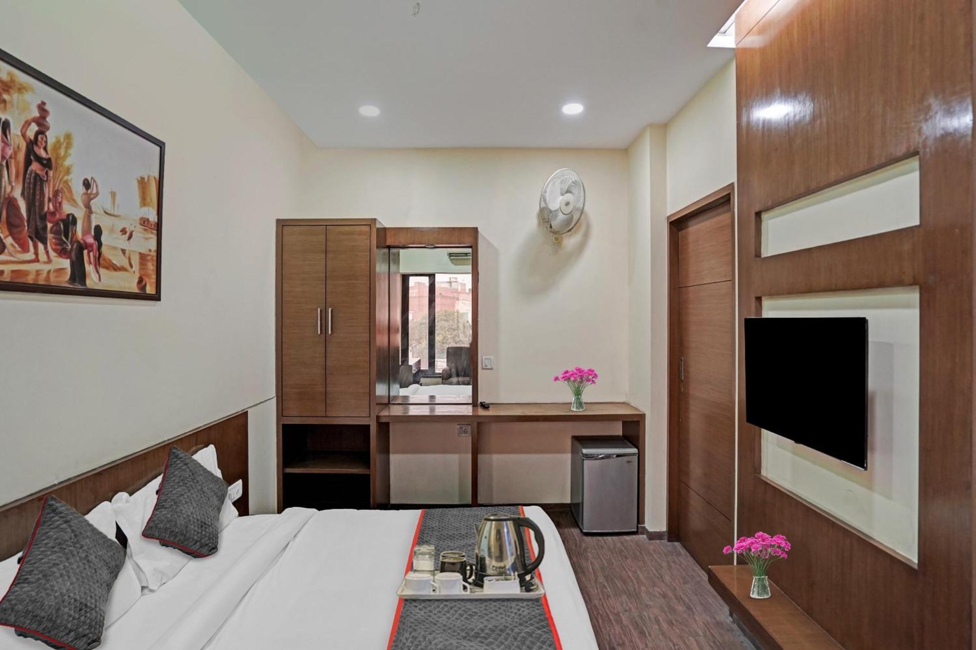 Hotel O Royal Regency Ghaziabad Esterno foto