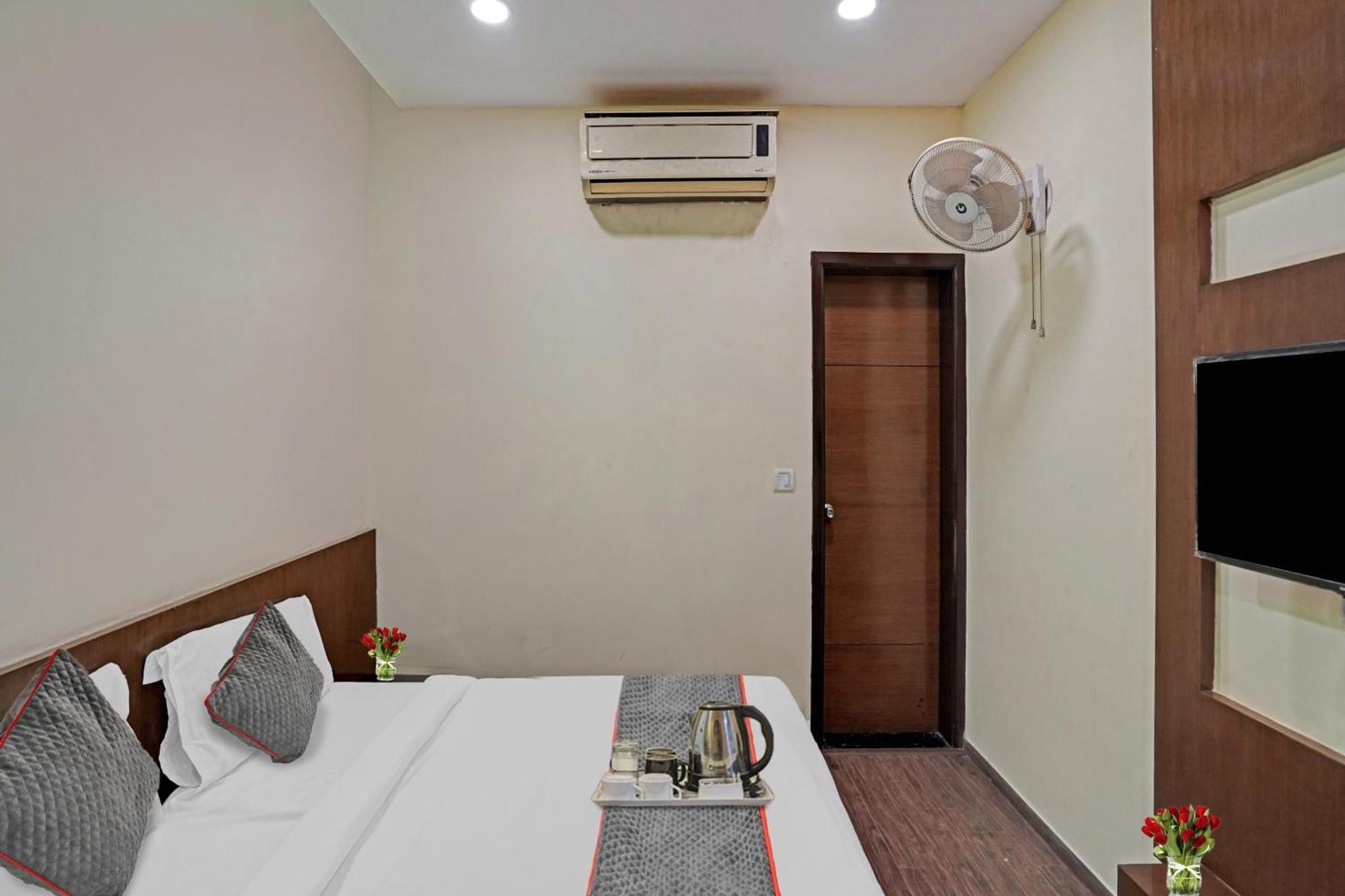 Hotel O Royal Regency Ghaziabad Esterno foto